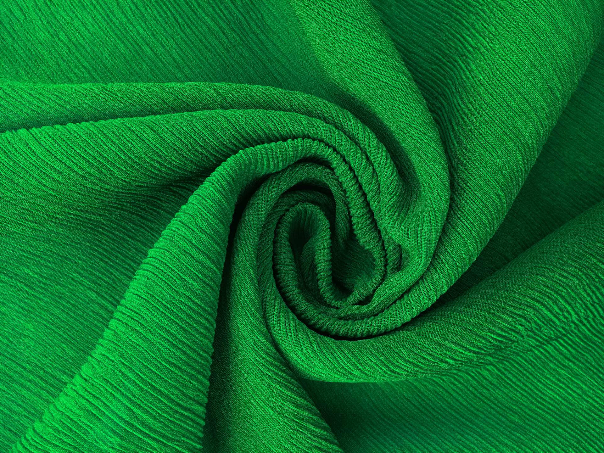 Crinkle Viscose in Kelly Green0