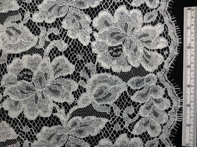 CHANTILLY LACE - WHITE/SILVER