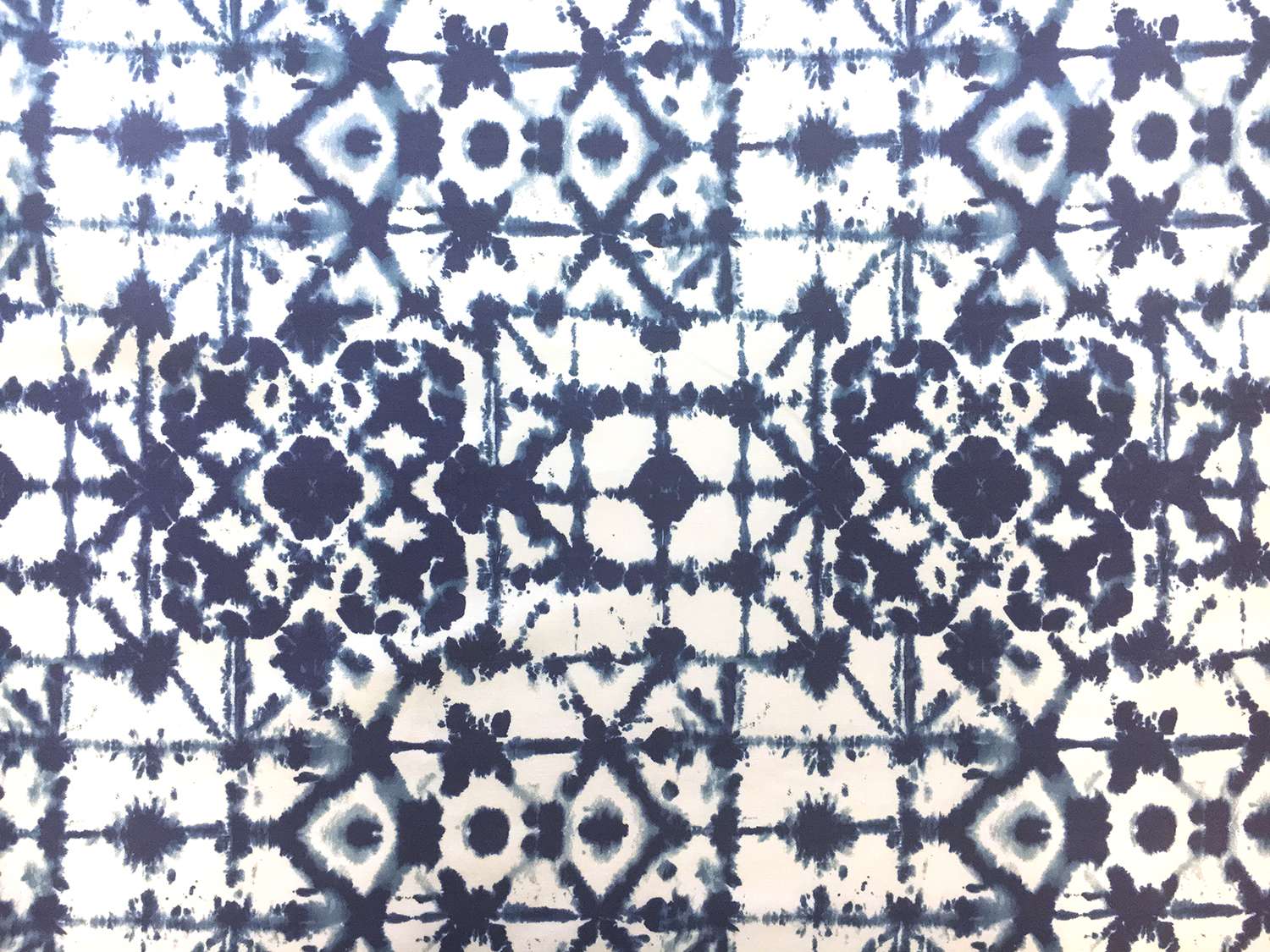Stretch Linen Shibori Print in Indigo0