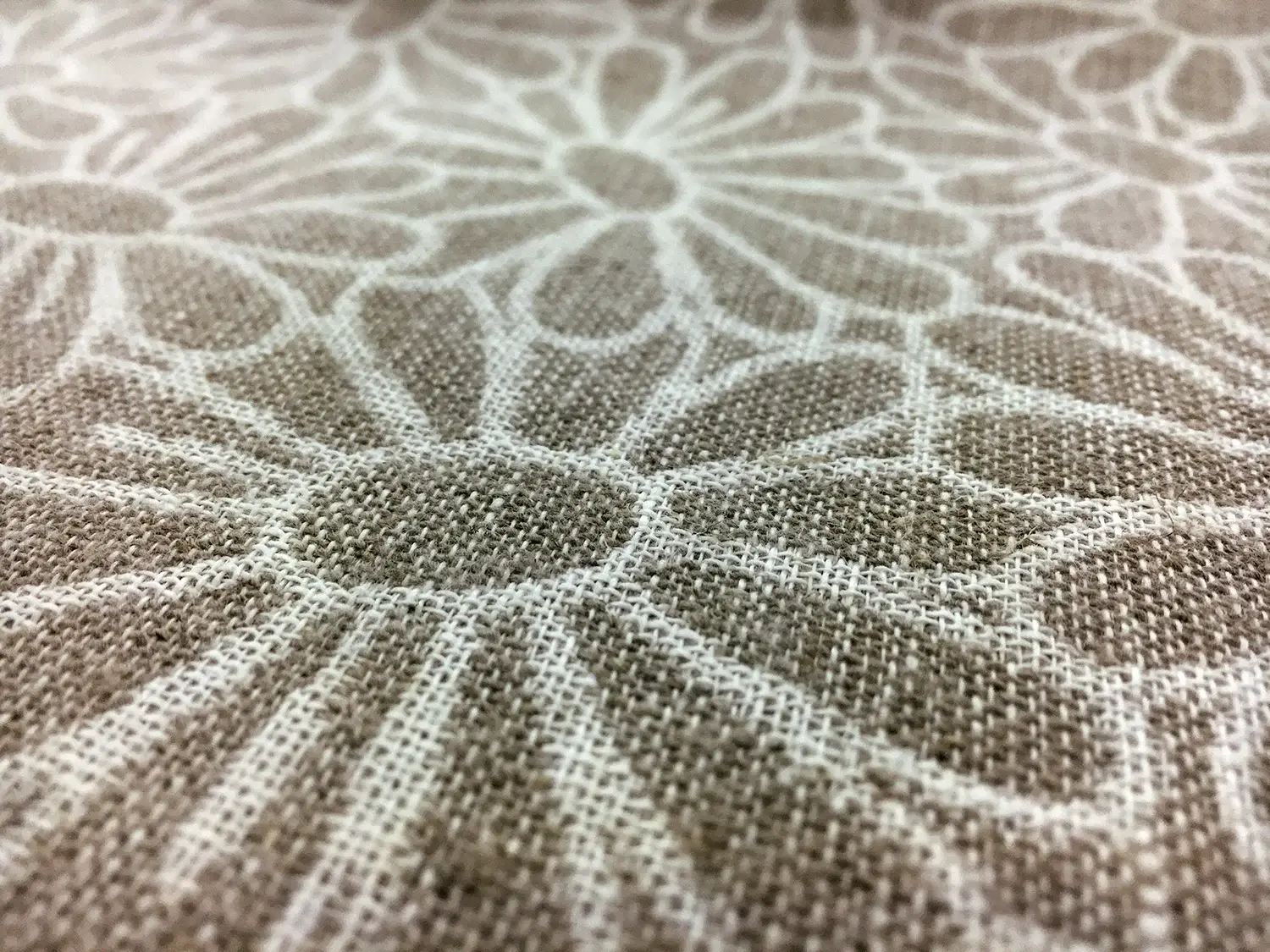 Doubleface Upholstery Linen Daisies Damask3