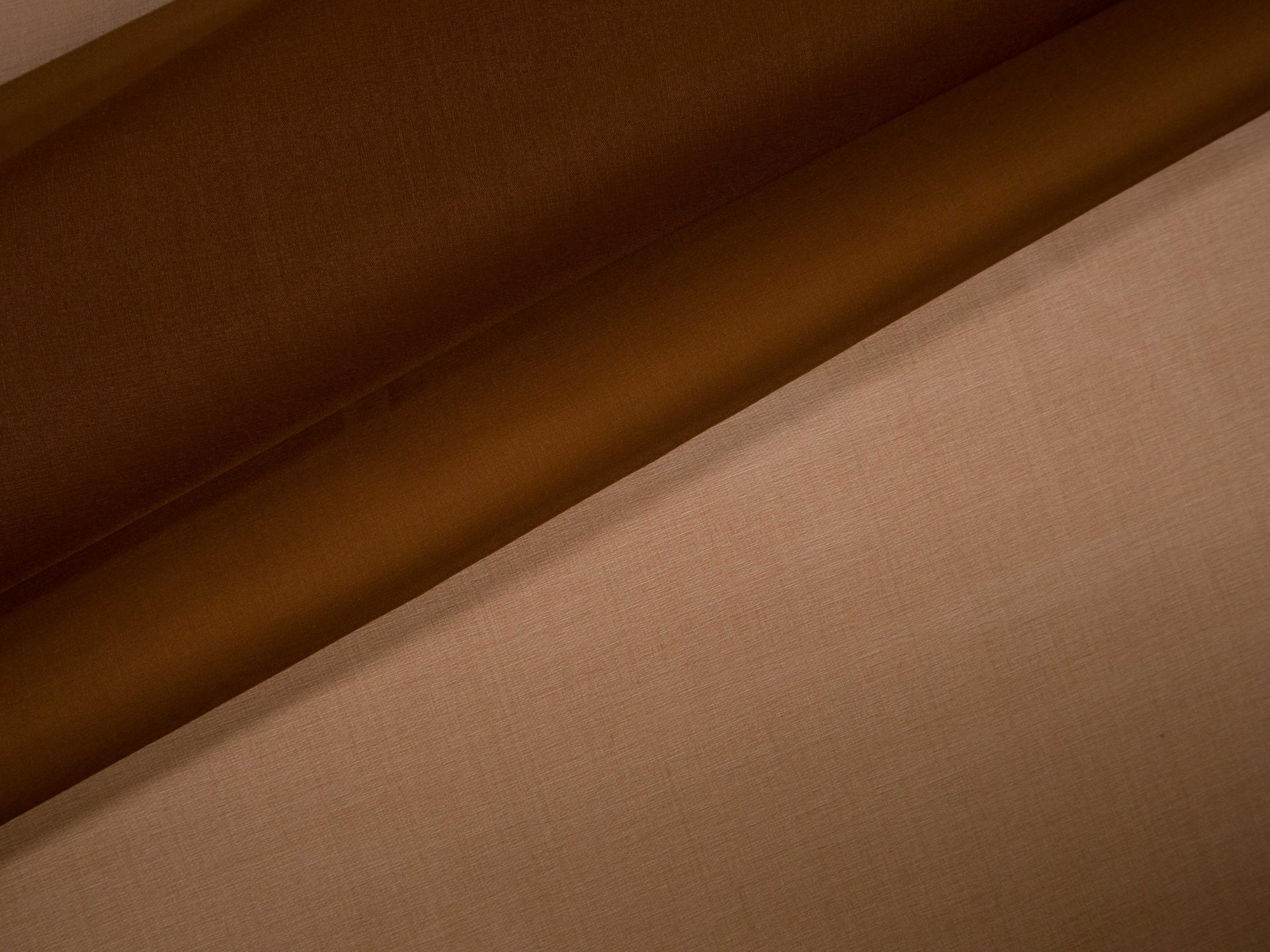 Solid organza in saddle folded