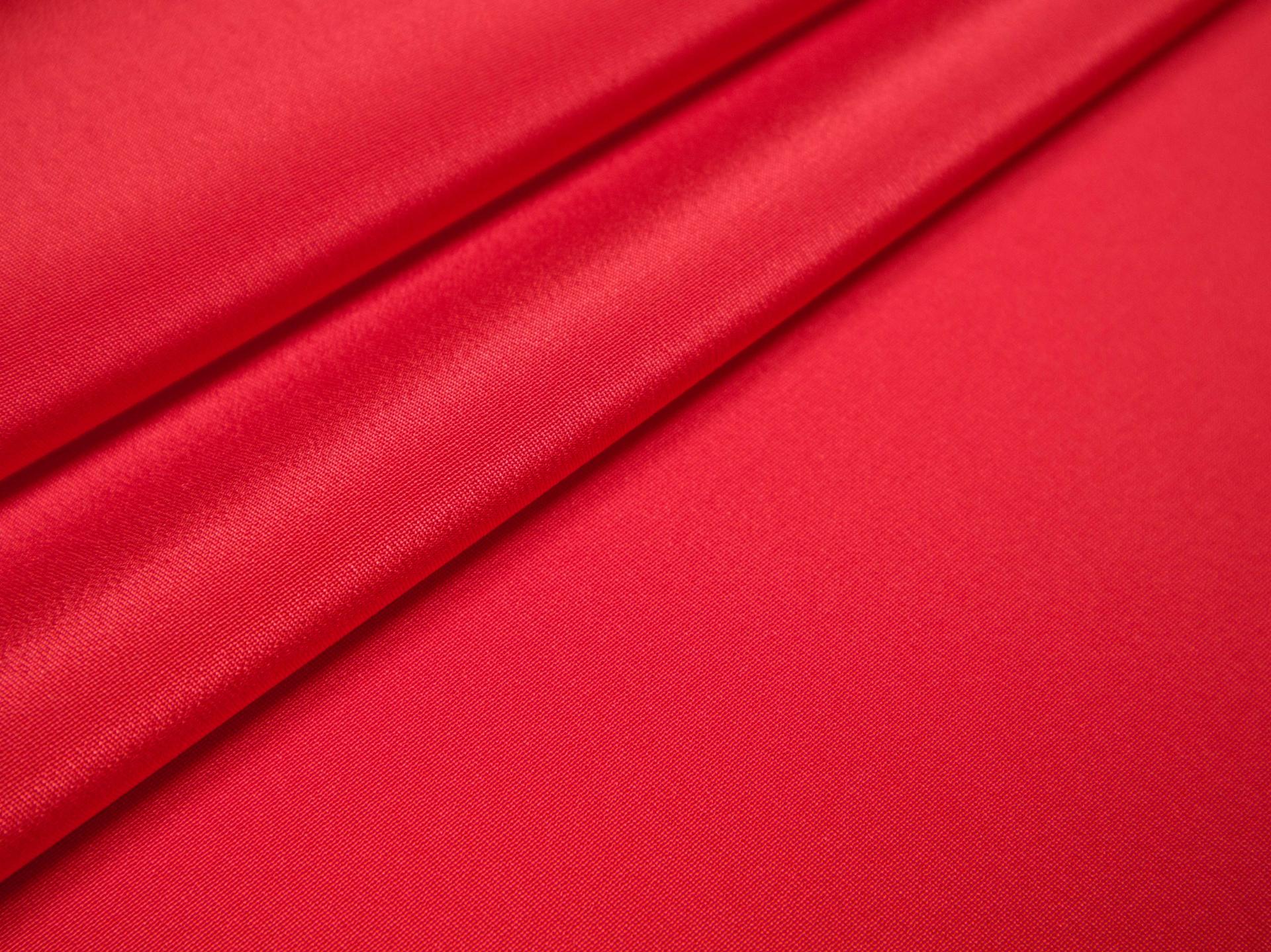 4 ply silk crepe in poppy folded