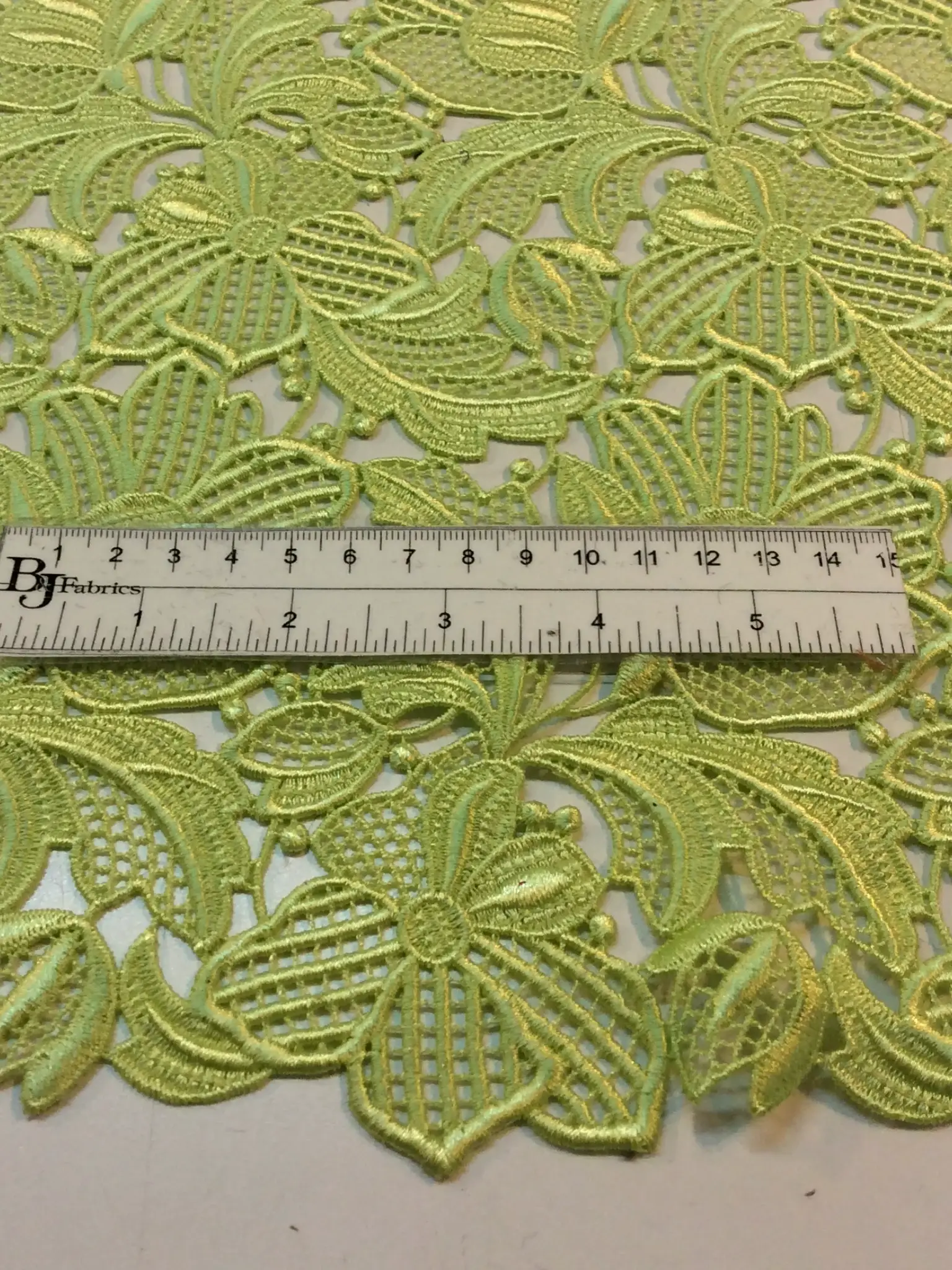 FLORAL GUIPUIRE LACE