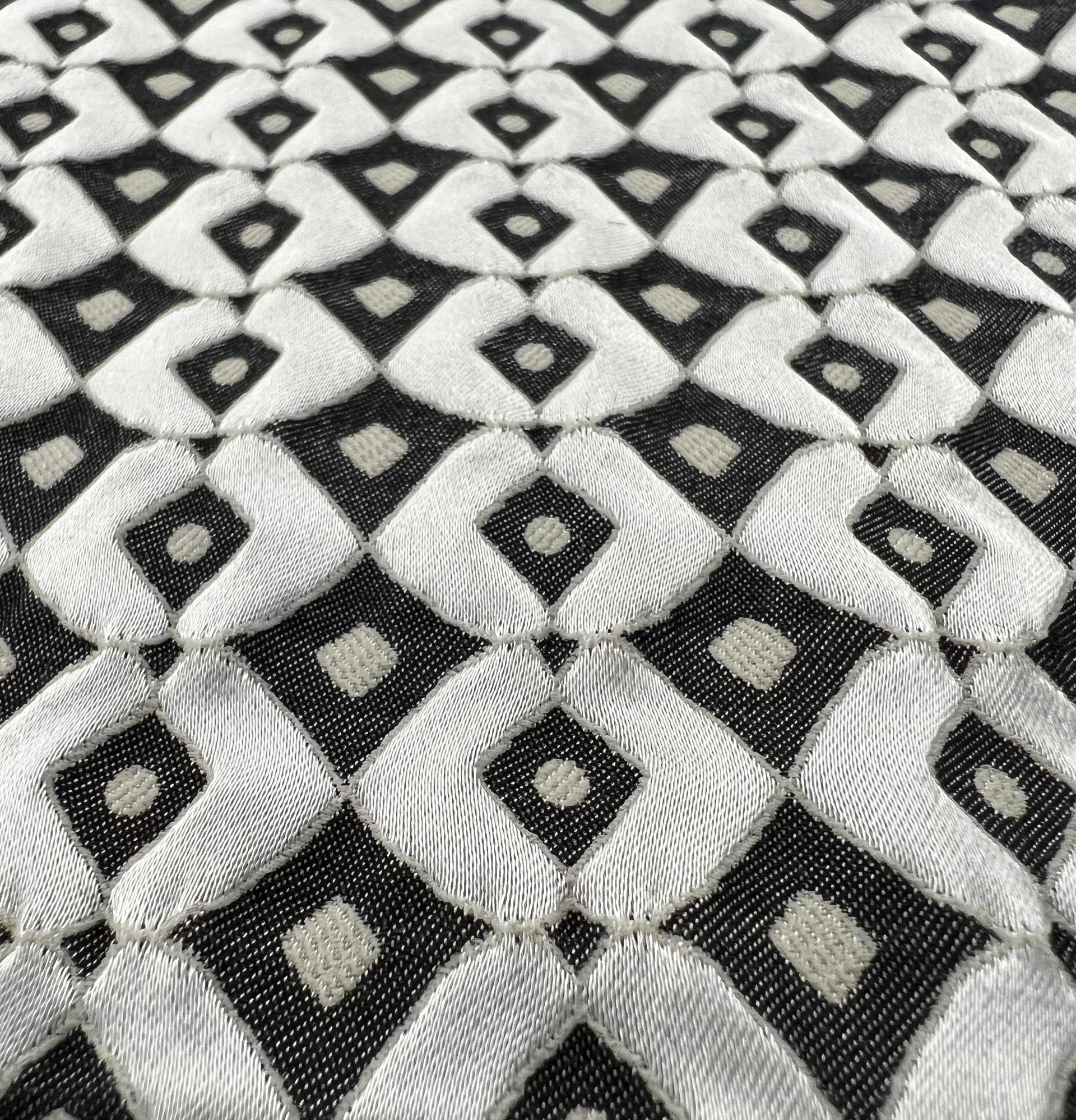 Wrap Stretch Geometric Brocade