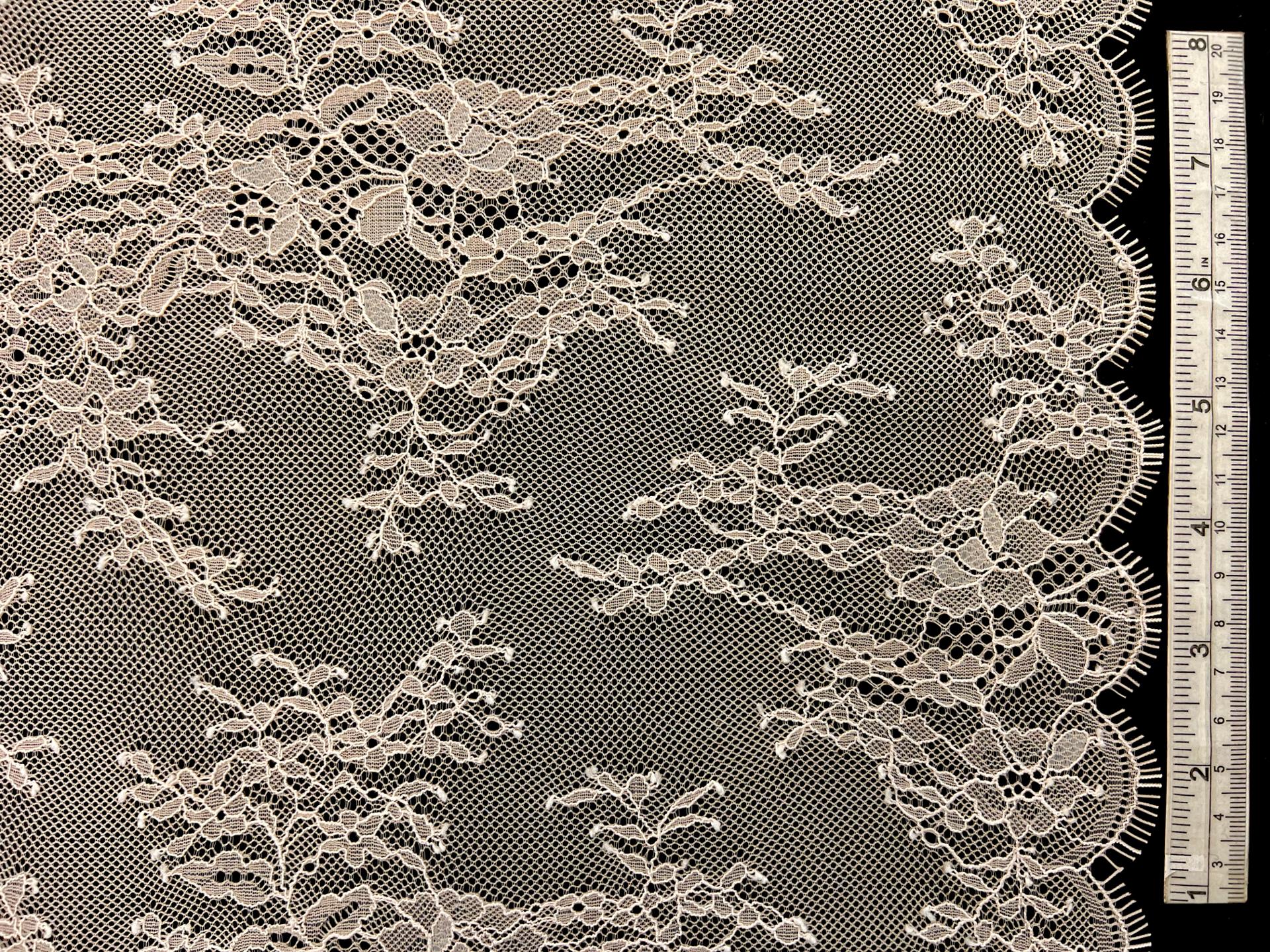 Double Scalloped Floral Chantilly Lace in Peach