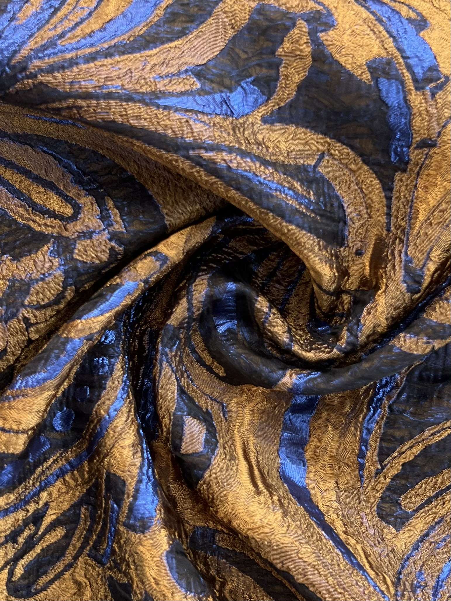 Lurex Cloqué in Blue/Brown Swirl