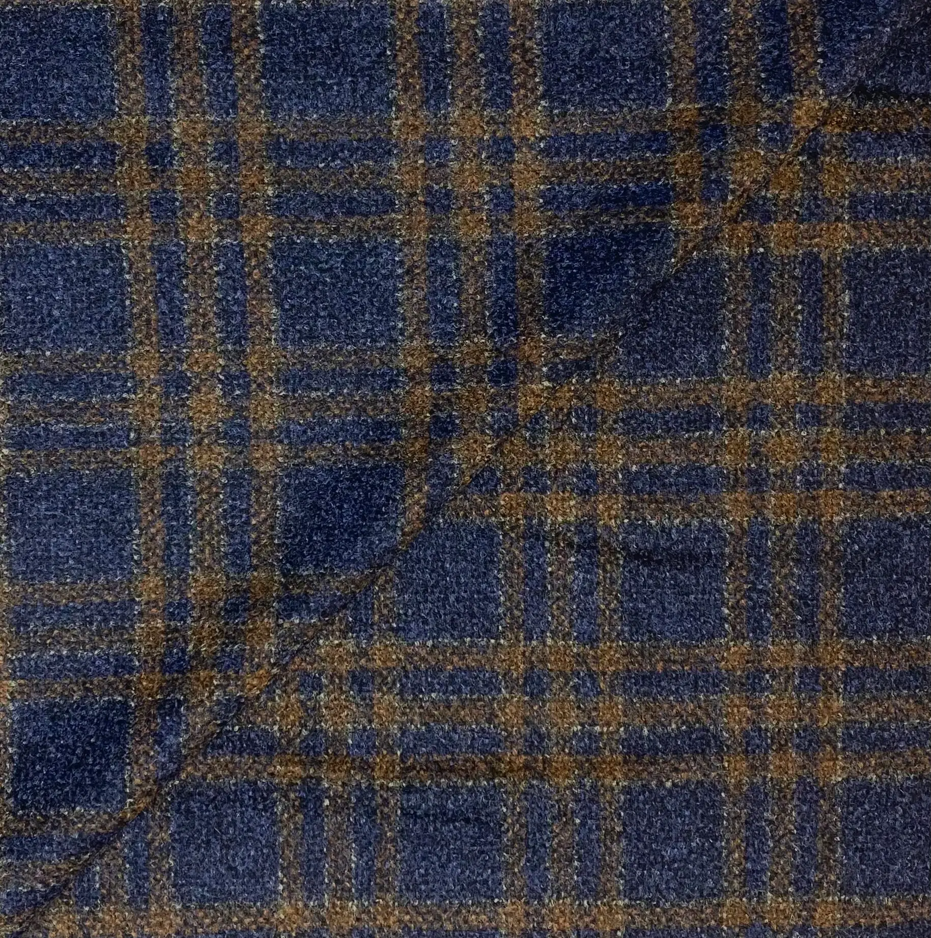 Made in Italy 85% Wool 10% Cashmere 5% Nylon