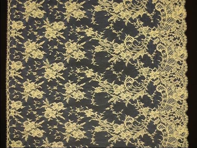 Beaded Metallic Chantilly Lace3