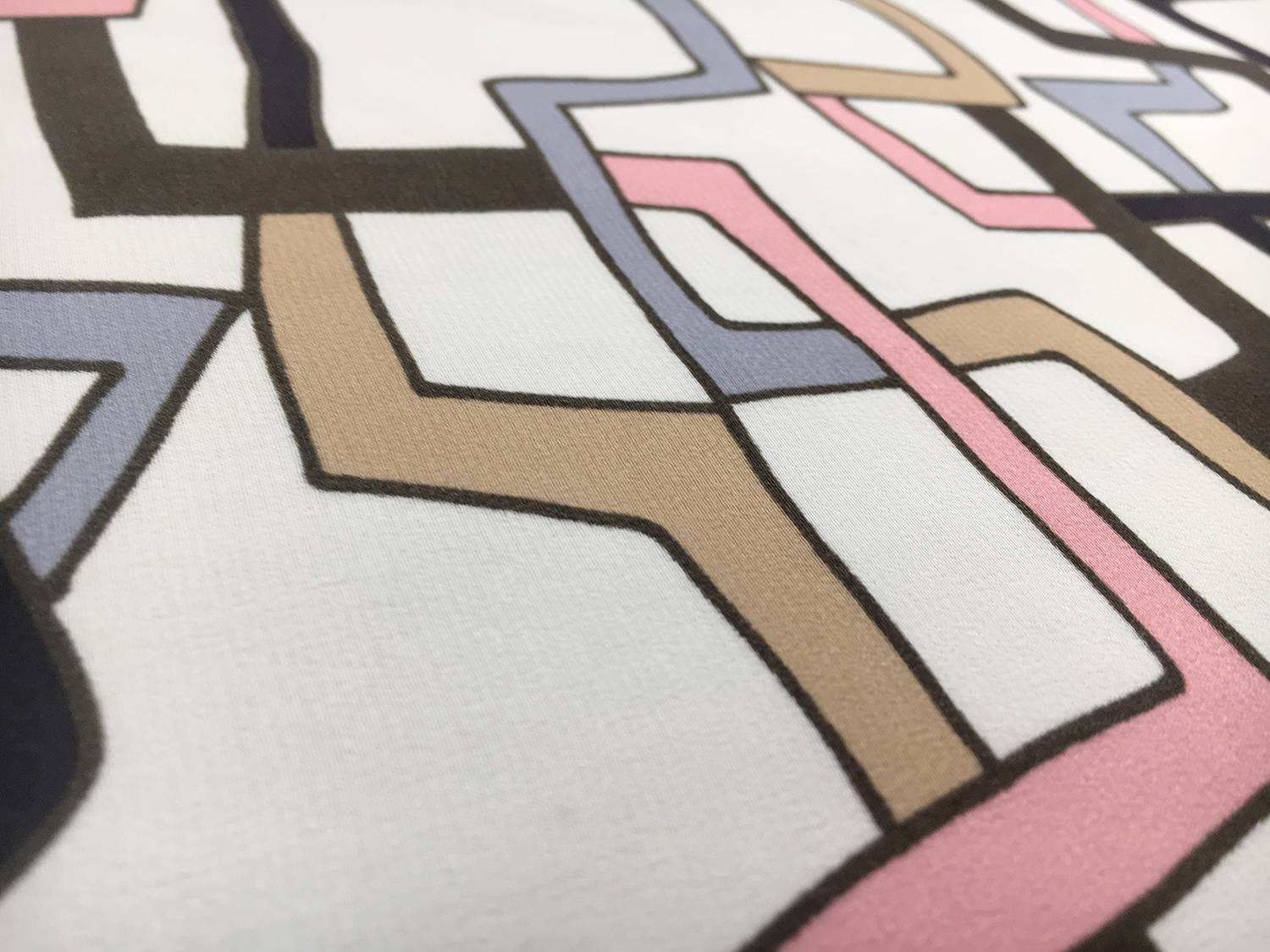 Printed Silk Crepe de Chine with Geometric Chains2