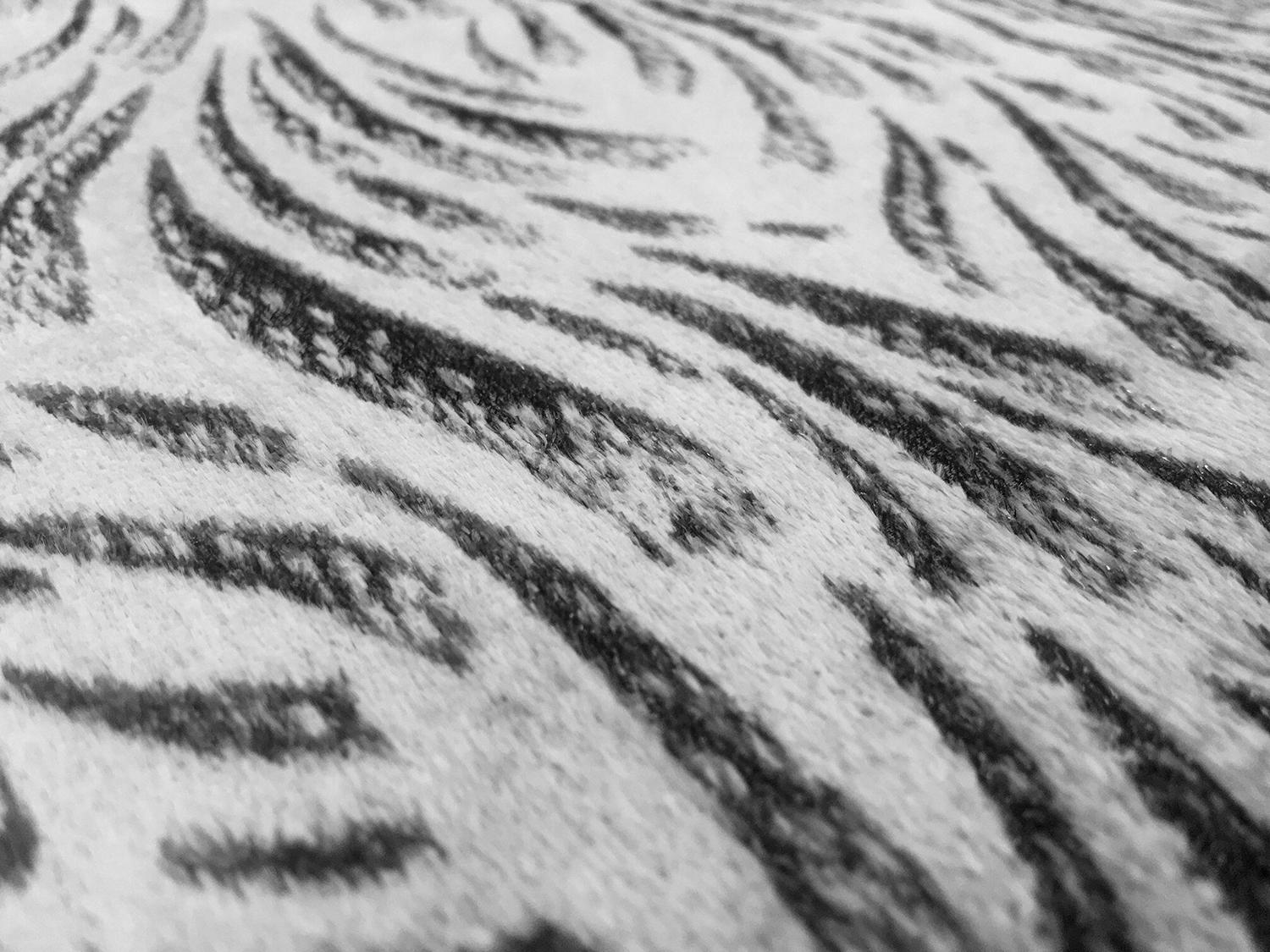 Silk Lurex Panne Velvet in Grey2