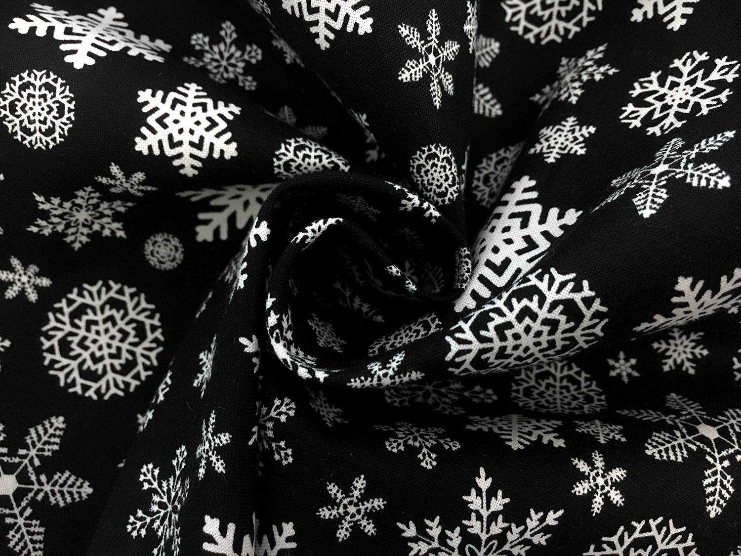 Cotton Broadcloth Holiday Print1