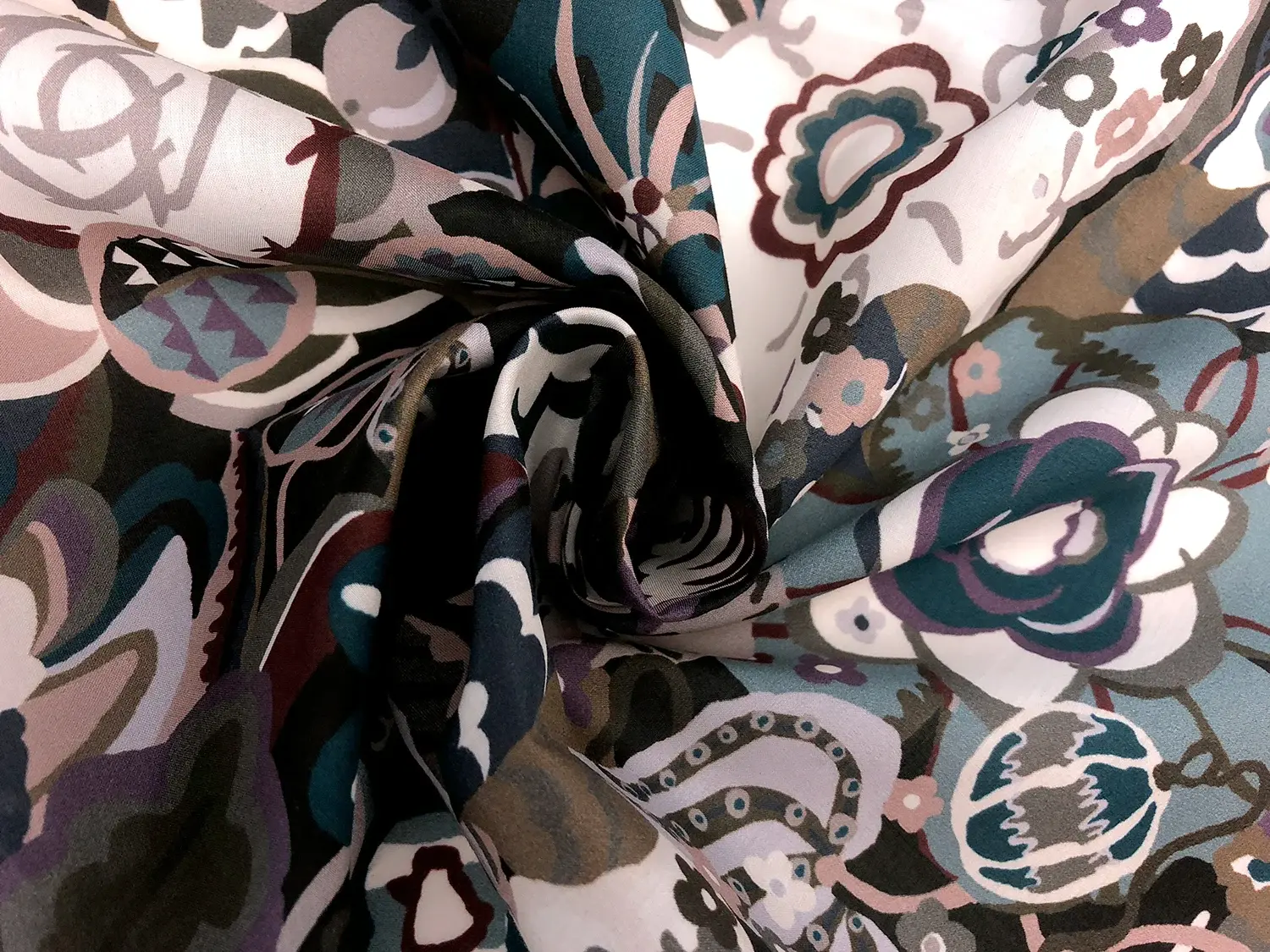 Liberty of London Cotton Lawn Gatsby Floral Print 1