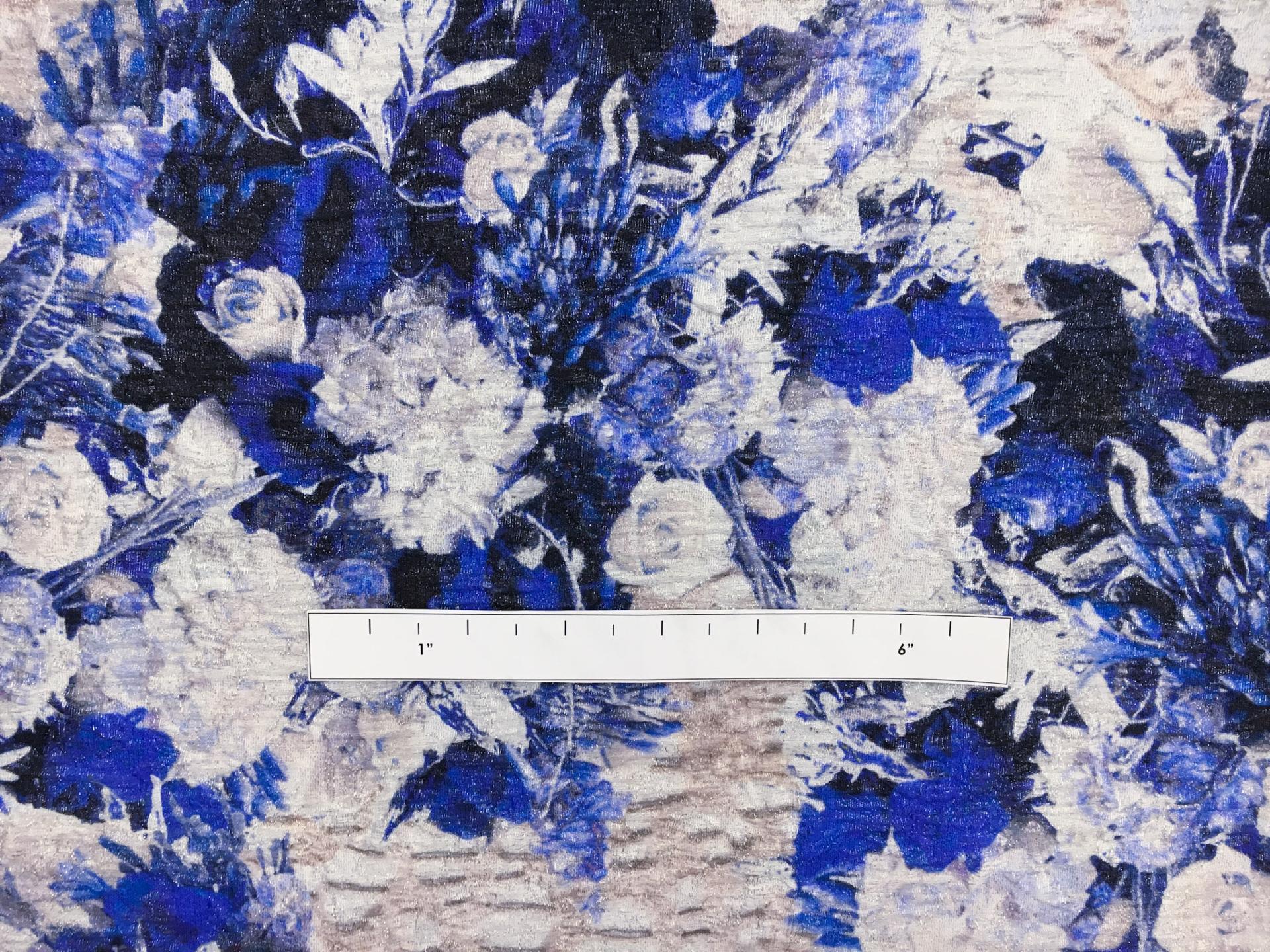 Metallic Silk Blend Matelassé with Floral Bouquets1