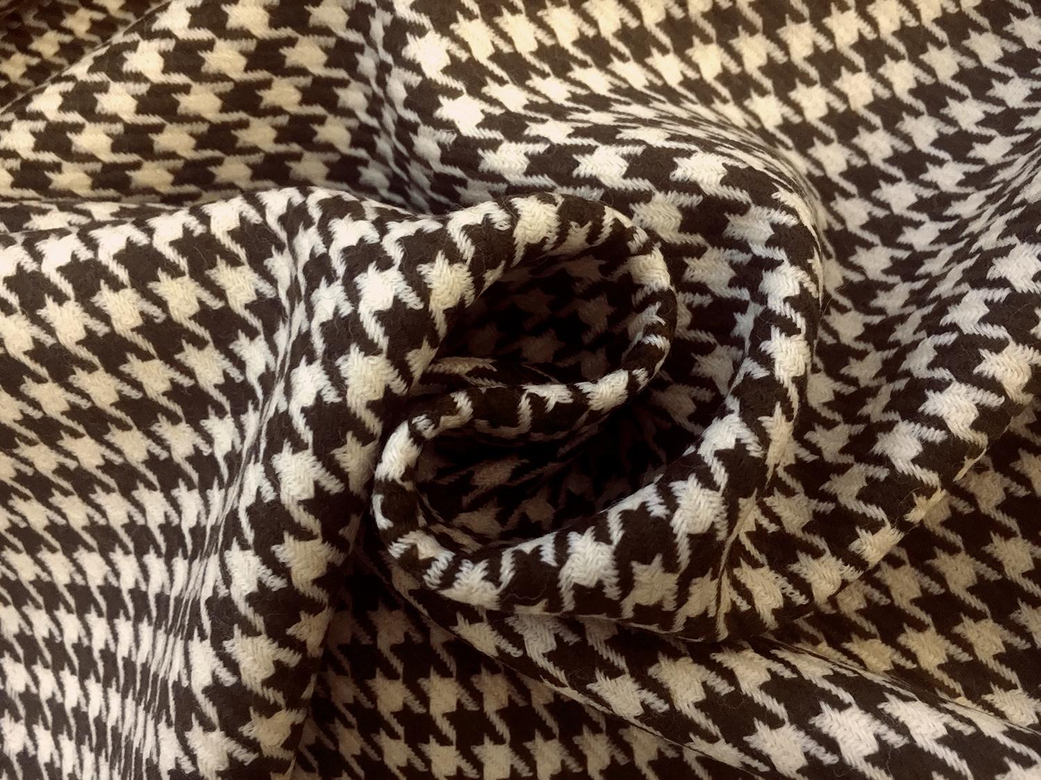 Italian Virgin Wool Houndstooth in Marrone1