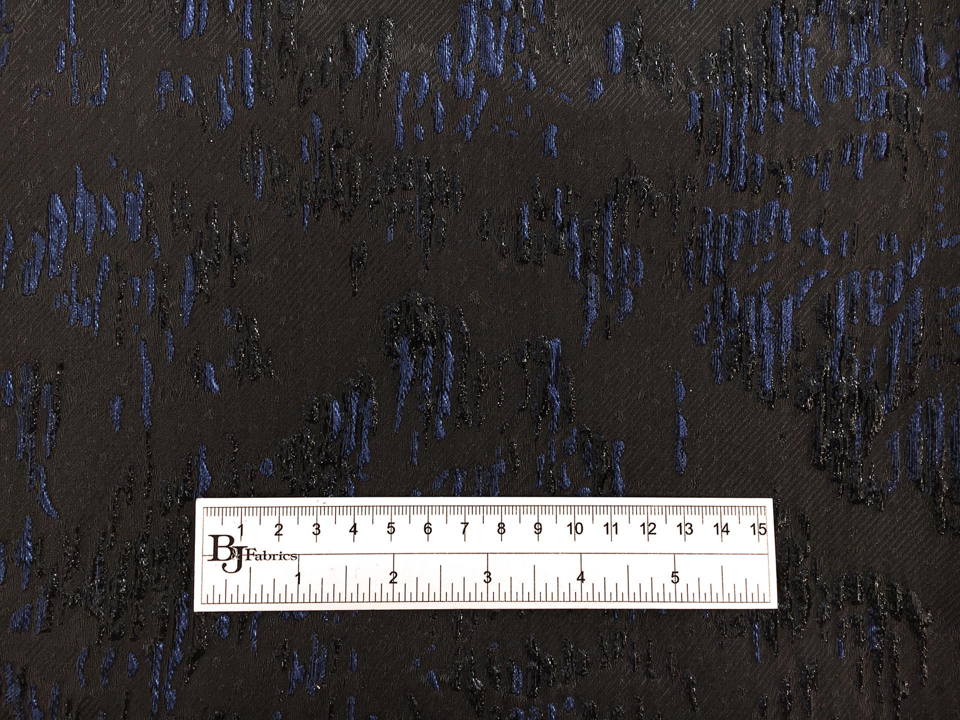 Silk and Polyester Blend Liquid Cloqué1